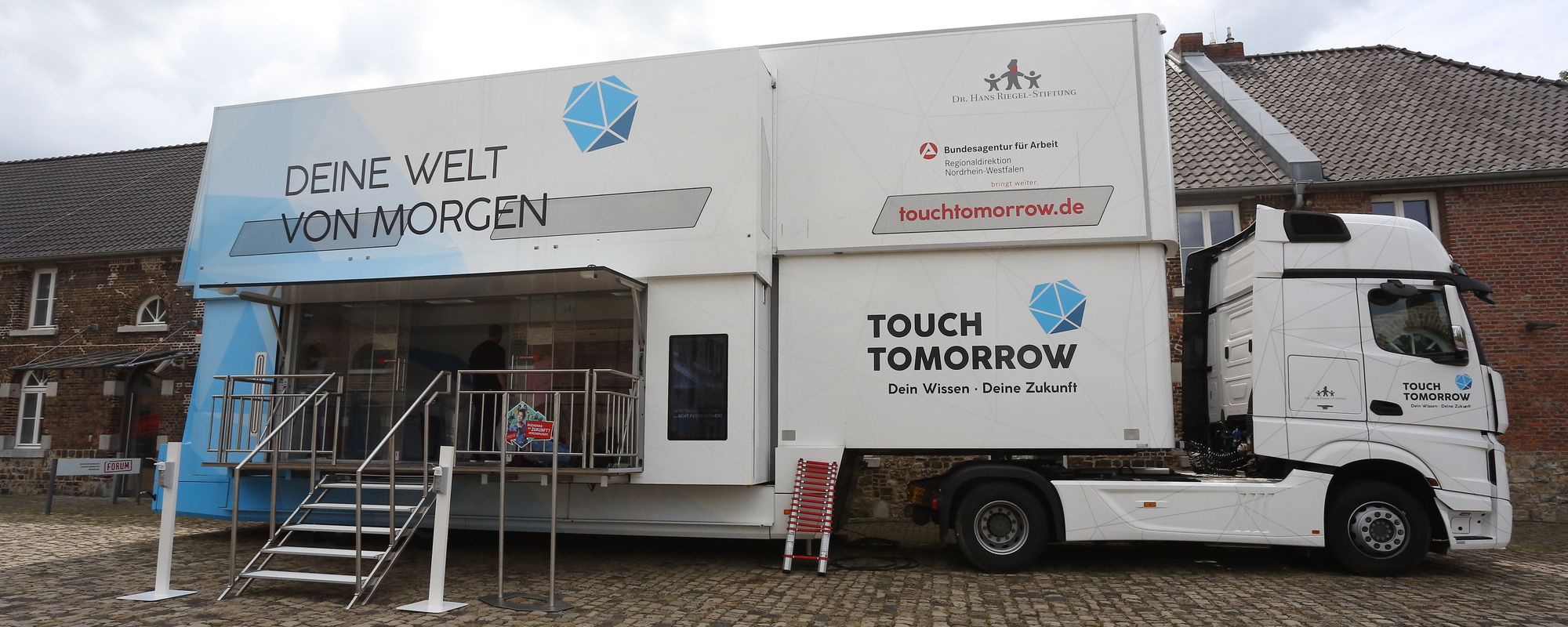 Touch Tomorrow – Zukunftstechnologien live erleben